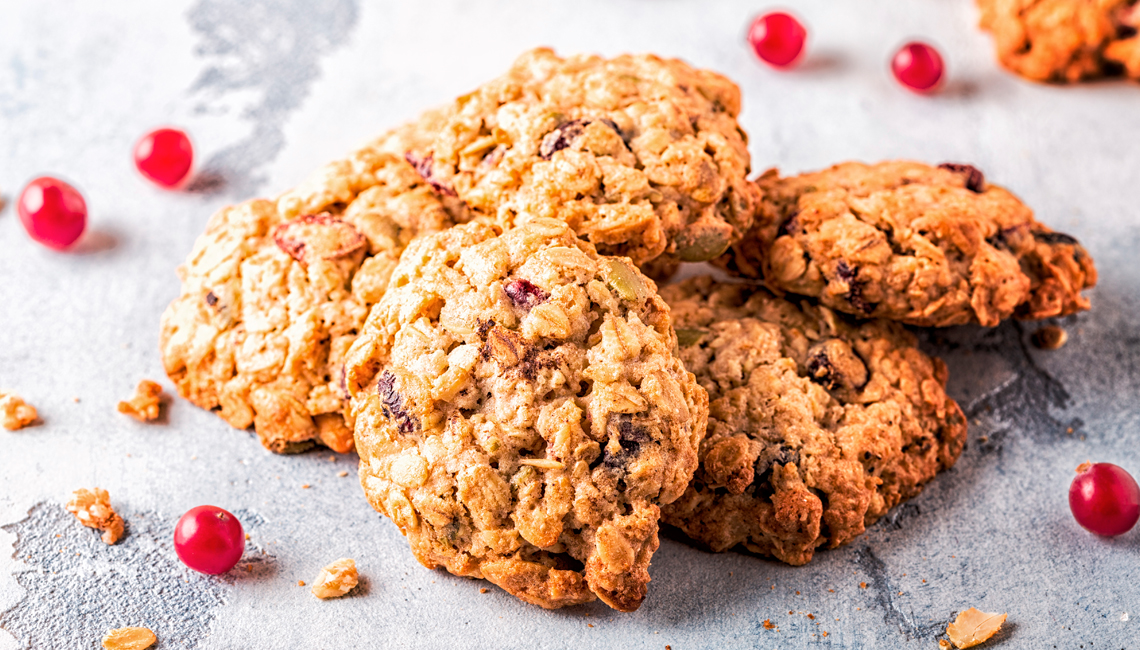 Μπισκότα βρώμης με φουντούκι και κράνμπερις