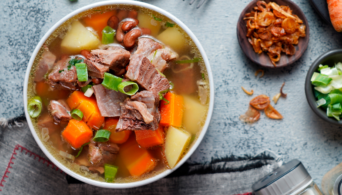 Αχνιστή σούπα με μοσχάρι