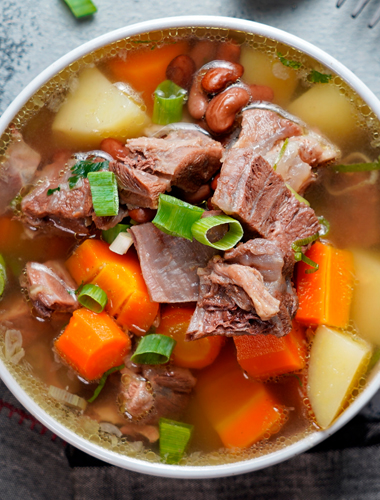 Αχνιστή σούπα με μοσχάρι