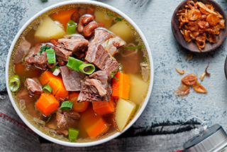 Αχνιστή σούπα με μοσχάρι