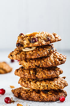 Μπισκότα βρώμης με φουντούκι και κράνμπερις